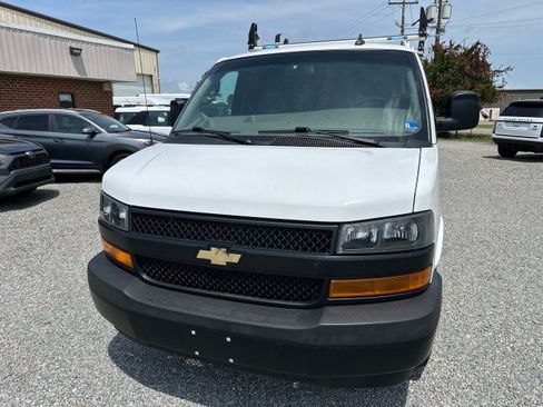 Used 2022 Chevrolet Express 2500 w/ Driver Convenience Package RWD image 3