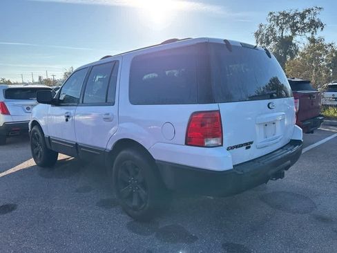 Used 2004 Ford Expedition XLT image 2