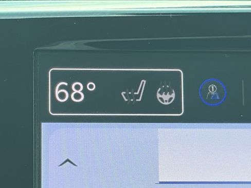 Used 2023 Chrysler Pacifica Touring-L FWD image 50