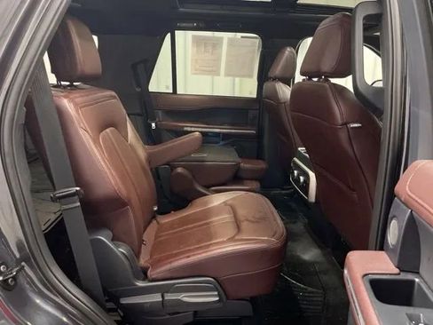 Used 2024 Ford Expedition Limited image 16