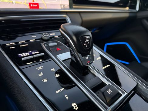 Used 2019 Porsche Panamera 4 image 25