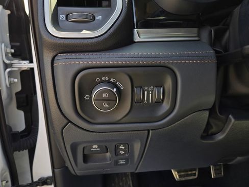Used 2025 RAM 1500 Tungsten AWD/4WD image 13