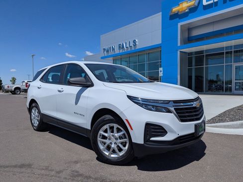 Used 2022 Chevrolet Equinox LS w/ LPO, Floor Liner Package AWD/4WD image 1