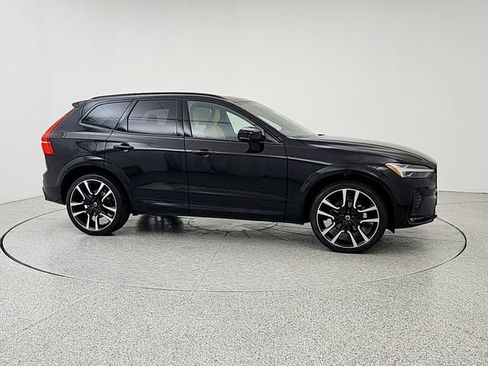 Certified 2023 Volvo XC60 B5 Ultimate w/ Climate Package AWD/4WD image 3