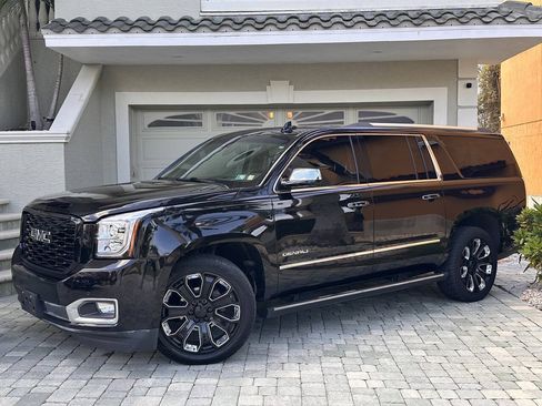 Used 2019 GMC Yukon XL Denali w/ Denali Ultimate Black Edition AWD/4WD image 4