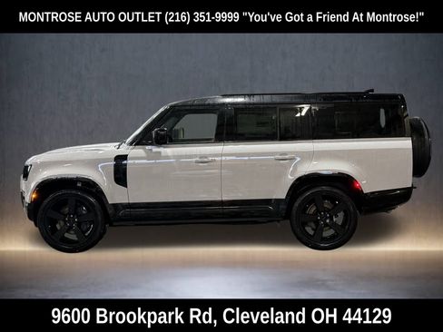 New 2026 Land Rover Defender 130 X-Dynamic SE image 2