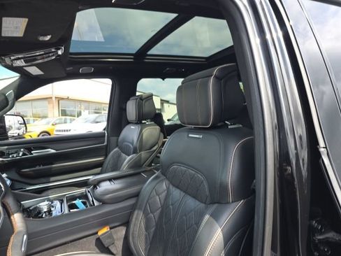 Used 2025 Jeep Grand Wagoneer Series III w/ Rear Seat Video Group 1 AWD/4WD image 13