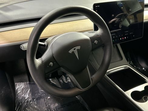 Used 2023 Tesla Model Y Long Range image 17