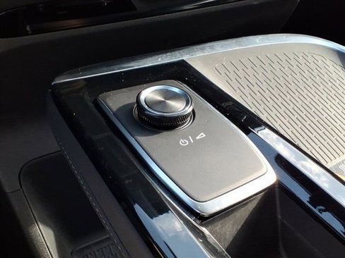 Used 2025 Buick Enclave Preferred image 15