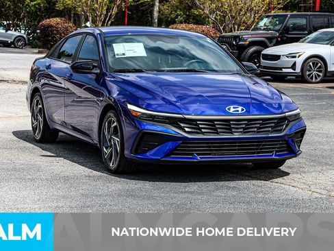 Used 2025 Hyundai Elantra Sport image 5