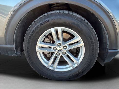 Used 2021 Ford Explorer XLT RWD image 31