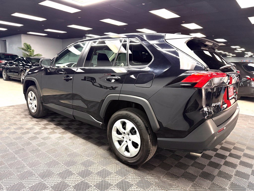 Used 2022 Toyota RAV4 LE FWD image 9