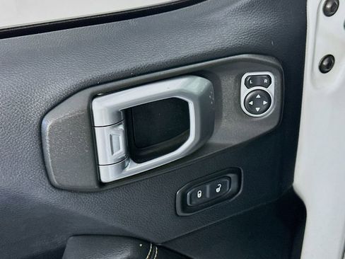Used 2019 Jeep Wrangler Unlimited Sahara AWD/4WD image 24
