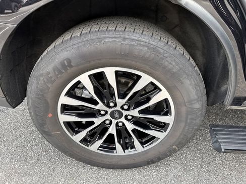 Used 2025 Ford Expedition Platinum AWD/4WD image 17