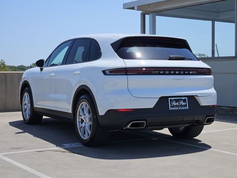 Certified 2026 Porsche Cayenne AWD/4WD image 3
