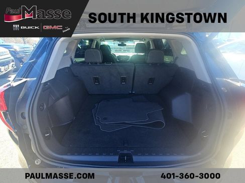 Used 2024 GMC Terrain SLE w/ Driver Convenience Package image 12
