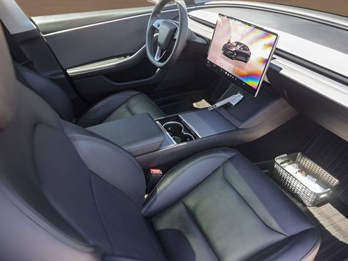Used 2025 Tesla Model 3 Long Range RWD image 26