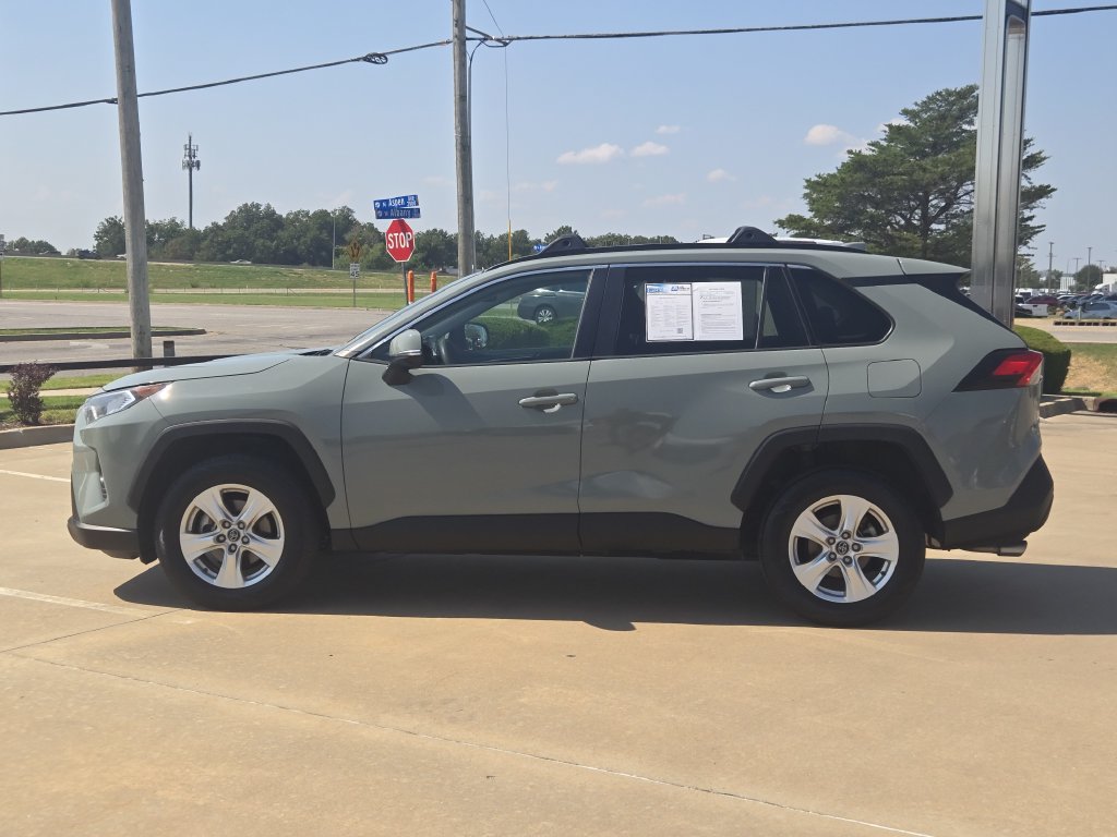 Used 2020 Toyota RAV4 XLE FWD image 4