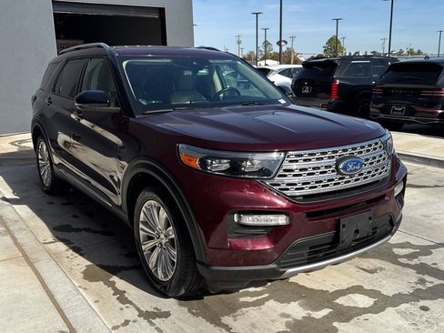 Used 2022 Ford Explorer Limited w/ Equipment Group 301A image 11
