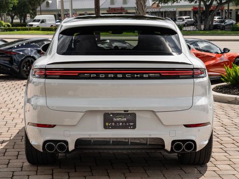 Used 2024 Porsche Cayenne Coupe AWD/4WD image 27