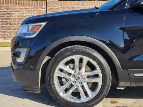 Used 2017 Ford Explorer Limited w/ Equipment Group 301A image 10