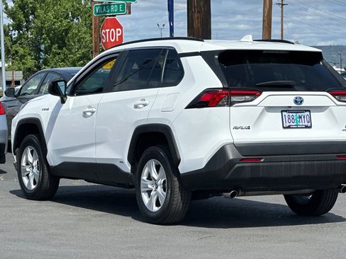 Used 2021 Toyota RAV4 LE AWD/4WD image 6