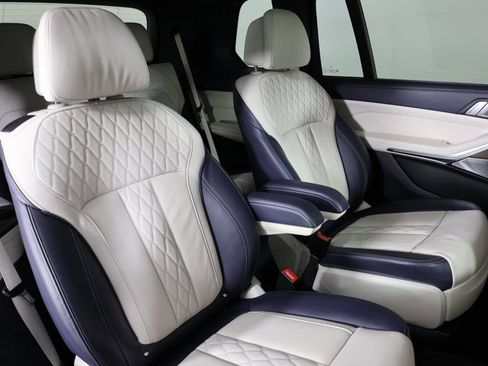 Used 2021 BMW ALPINA XB7 image 45