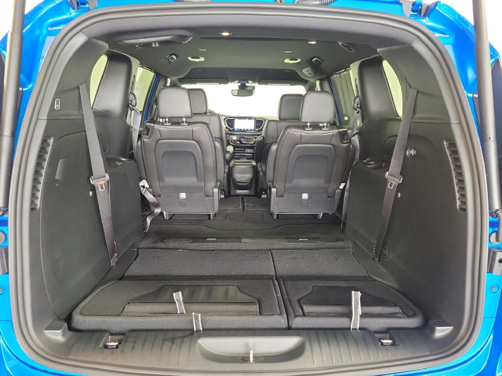 New 2027 Chrysler Pacifica Select FWD image 26