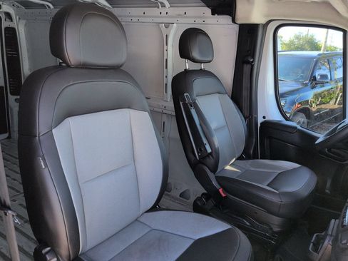 Used 2025 RAM ProMaster 2500 w/ Convenience Group FWD image 16