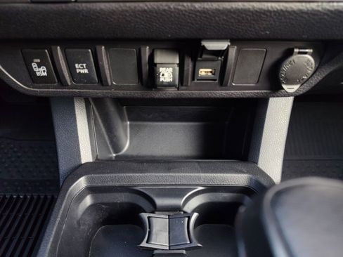 Used 2023 Toyota Tacoma SR5 w/ Technology Package AWD/4WD image 6