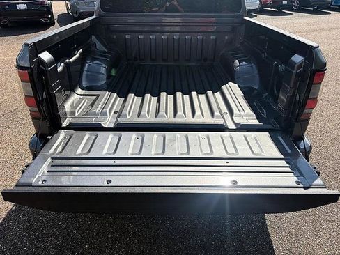 Used 2025 Nissan Frontier SV RWD image 10