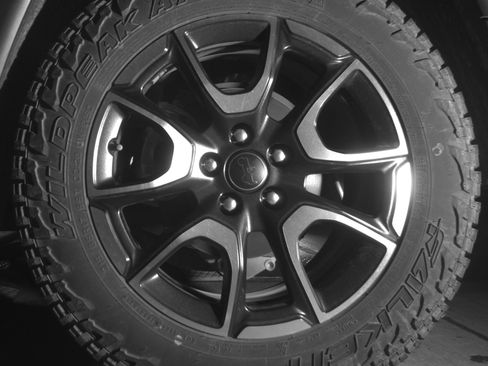 Used 2025 Jeep Compass Trailhawk image 14