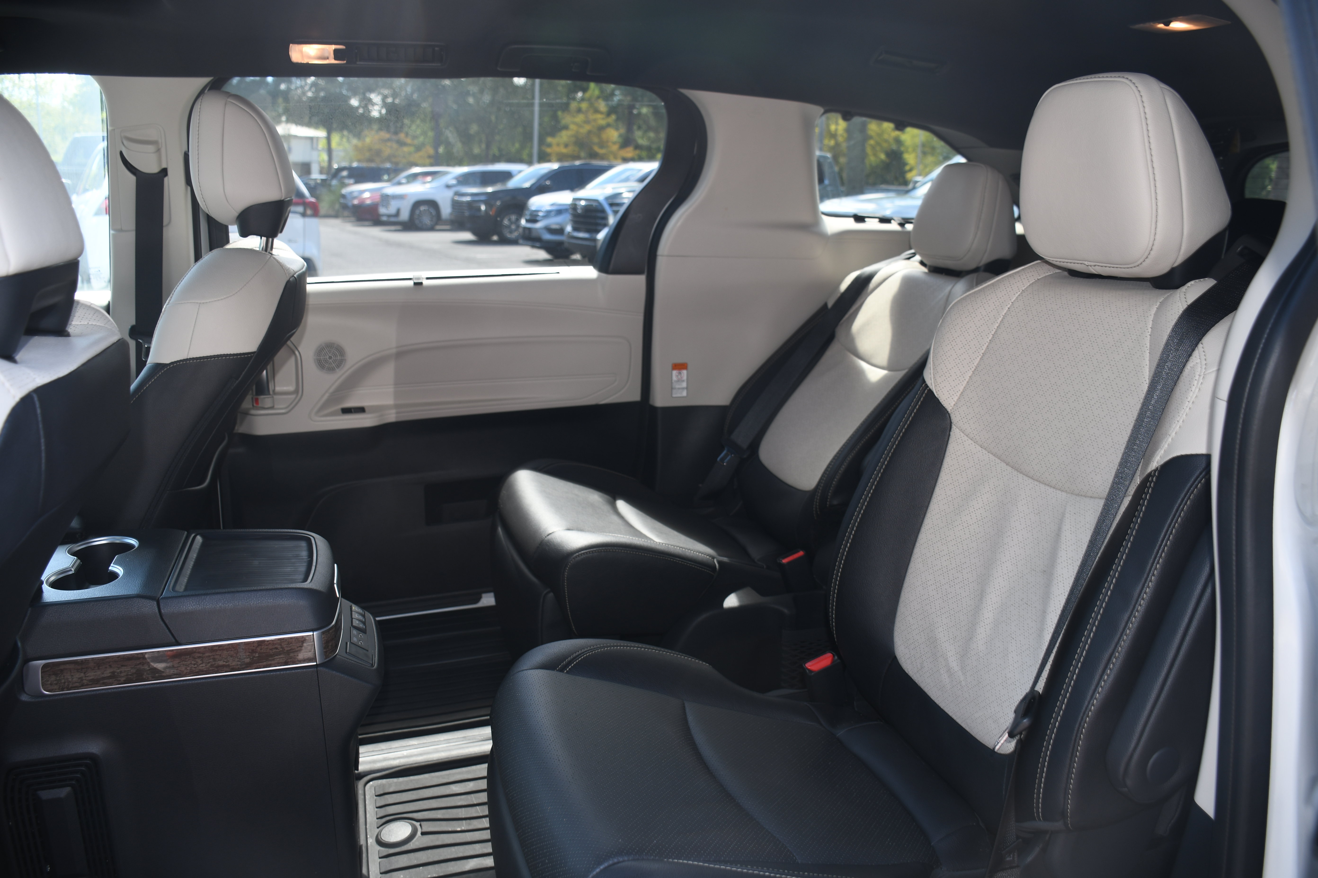 Certified 2025 Toyota Sienna Platinum AWD/4WD image 17