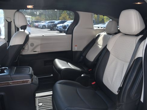 Certified 2025 Toyota Sienna Platinum AWD/4WD image 17
