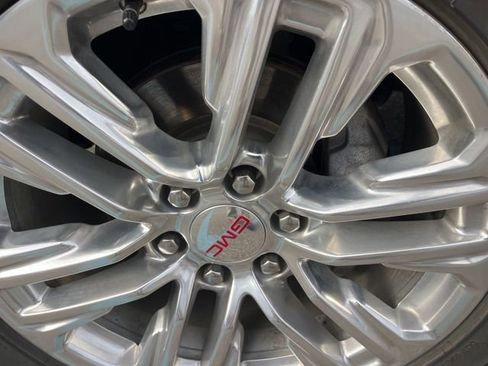 Used 2024 GMC Yukon SLT image 9