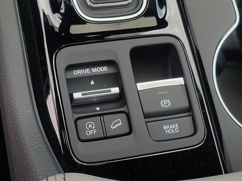 New 2025 Honda Pilot Touring image 15