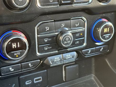 Used 2021 Chevrolet Suburban LT w/ LT Signature Package image 29