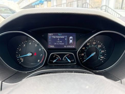 Used 2014 Ford Focus SE w/ SE Sport Package FWD image 6