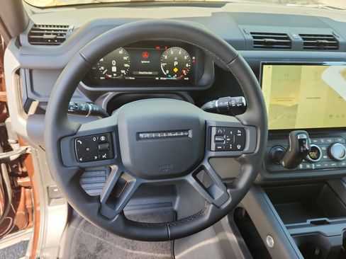 New 2026 Land Rover Defender 90 X-Dynamic SE AWD/4WD image 13