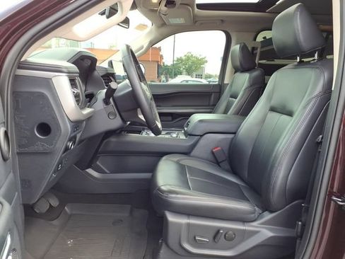 Used 2024 Ford Expedition XLT AWD/4WD image 18