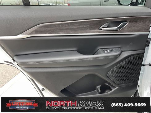 New 2025 Jeep Grand Cherokee L Limited image 18