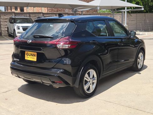 Used 2025 Nissan Kicks Play S FWD image 3