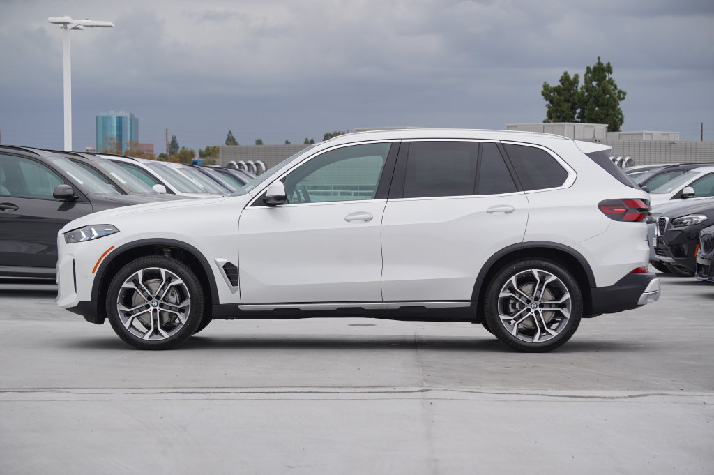 Used 2026 BMW X5 sDrive40i w/ Premium Package RWD image 4