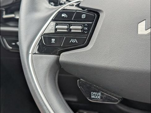 Certified 2025 Kia Niro EX Touring FWD image 17