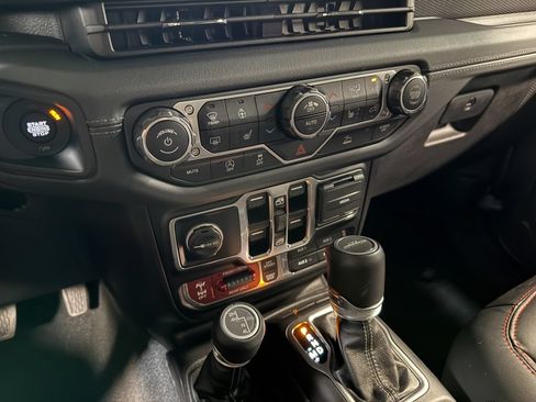 Used 2024 Jeep Gladiator Rubicon w/ Convenience Group AWD/4WD image 79
