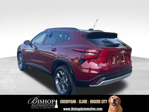 Used 2025 Chevrolet Trax LT FWD image 9