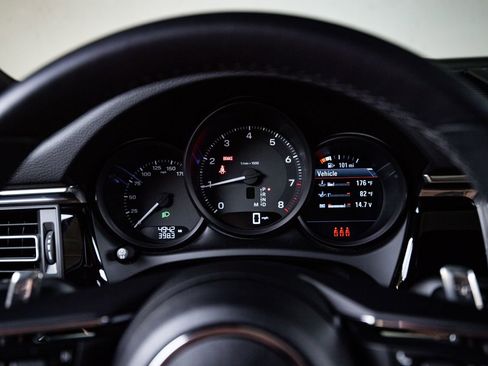 Certified 2025 Porsche Macan AWD/4WD image 15