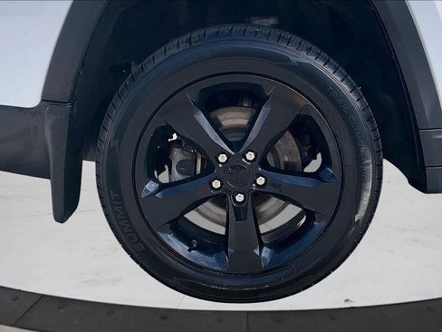 Certified 2023 Jeep Grand Cherokee L Laredo image 38