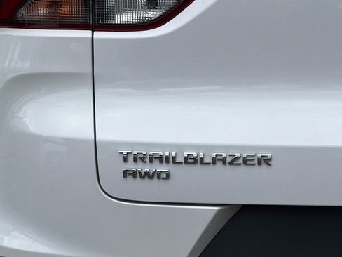 Used 2025 Chevrolet TrailBlazer LT AWD/4WD image 27