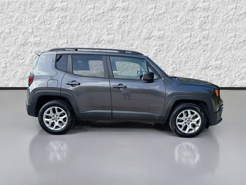 Used 2017 Jeep Renegade Latitude w/ Popular Equipment Group FWD image 2